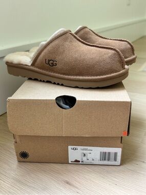 BEAND NEW UGG Keegan Slipper USA size 3 (Chestnut)